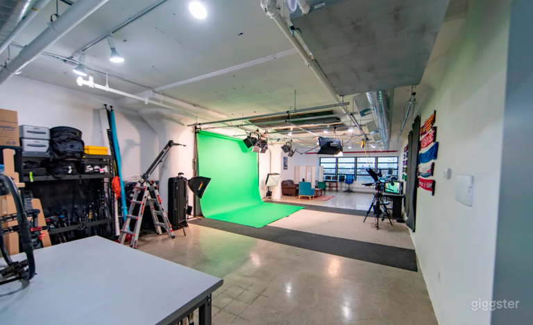  Build / shoot / process / livestream media 