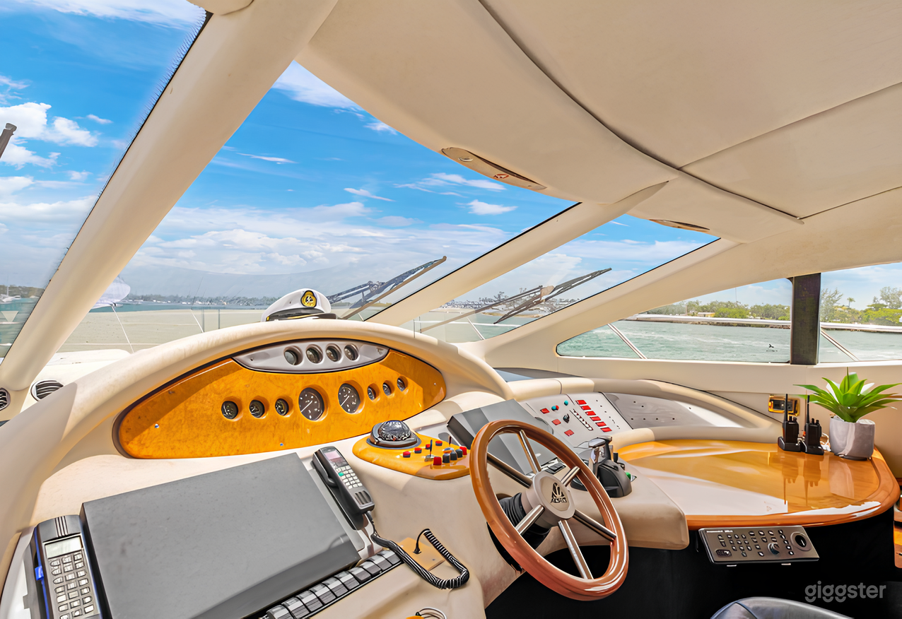 Azimut 65” Yacht Photo 3