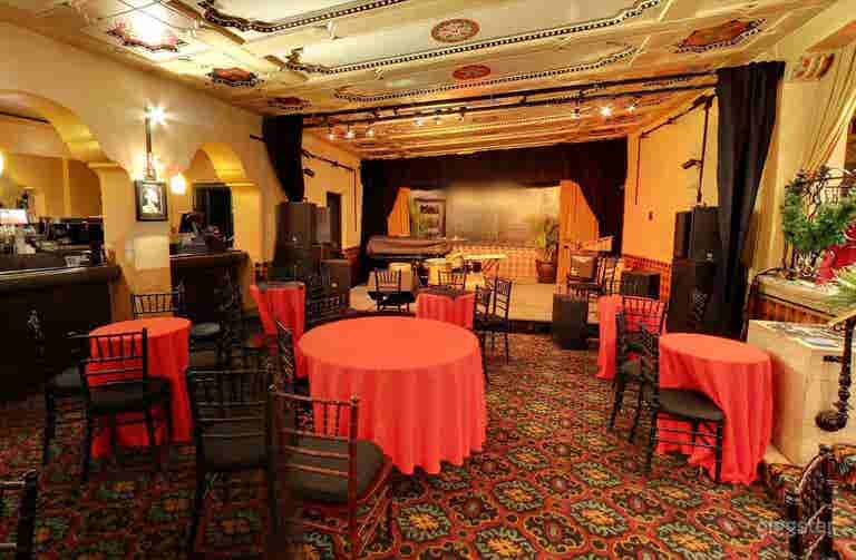  COMPACT, EASYGOING JAZZ CAFE 