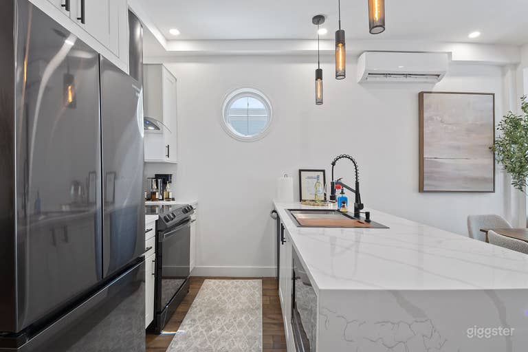  Sunny condo in the vibrant Bergen Lafayette 