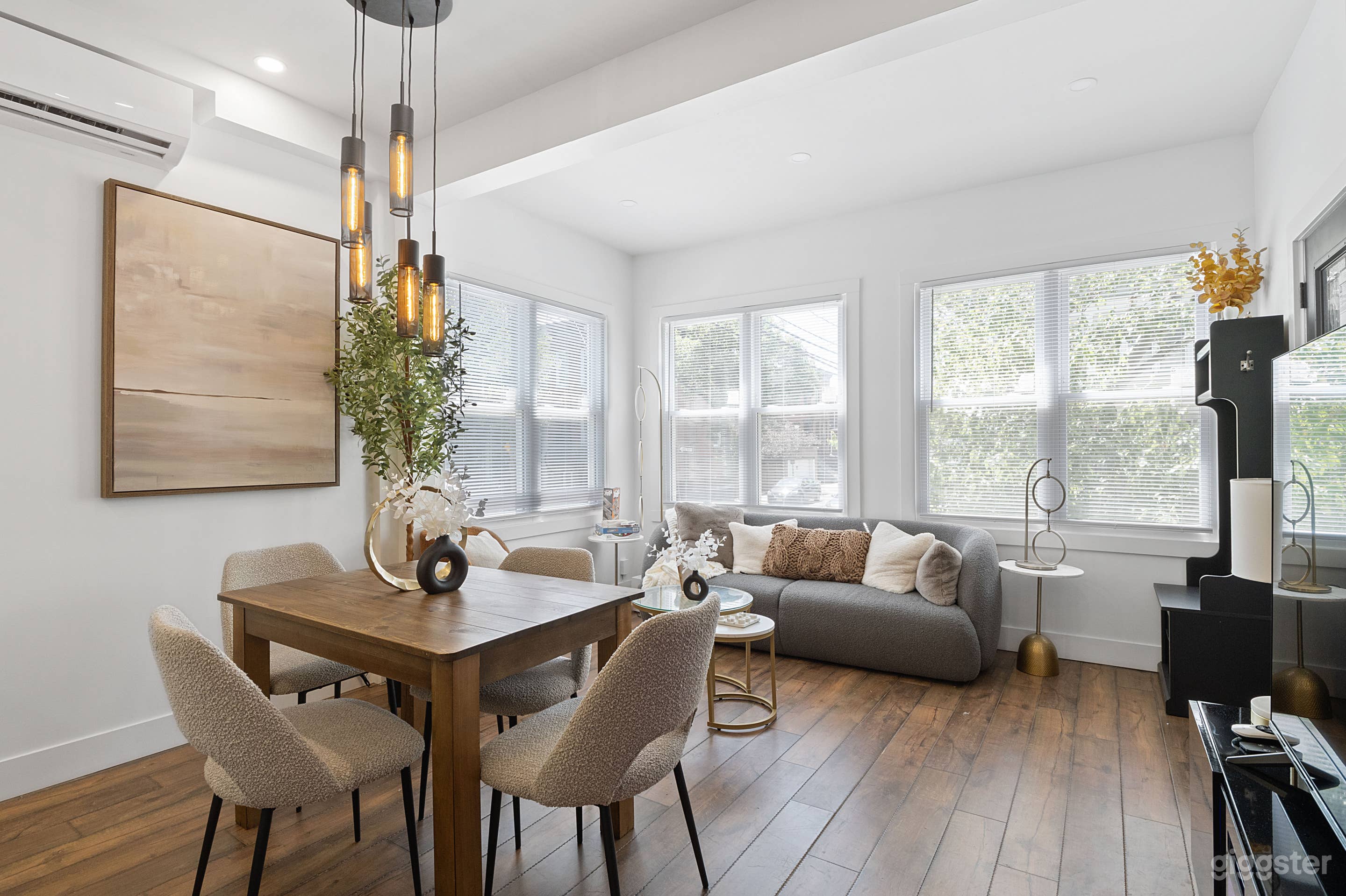 Sunny condo in the vibrant Bergen Lafayette Photo 1