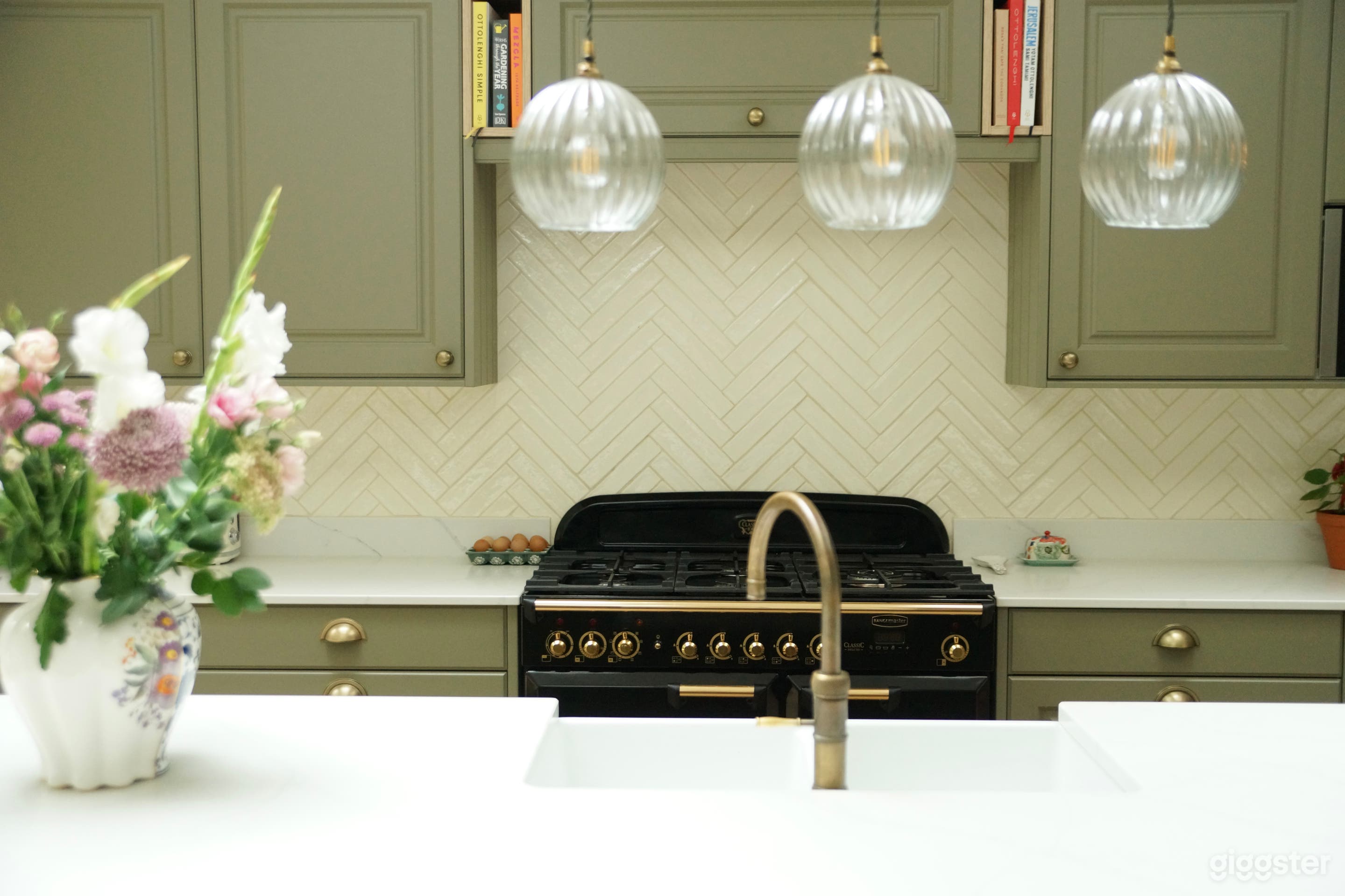 Beautiful Bright Flat in Primrose Hill Photo 1