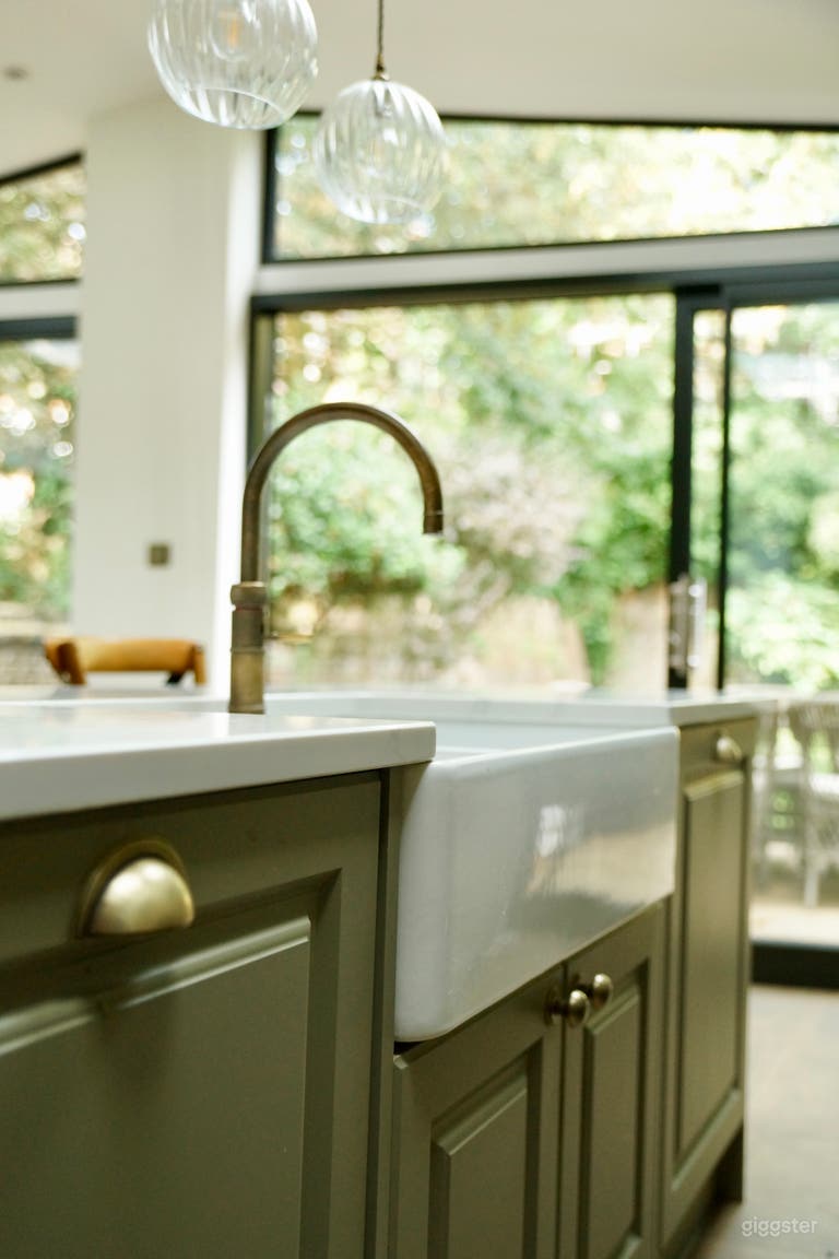  Beautiful Bright Flat in Primrose Hill 