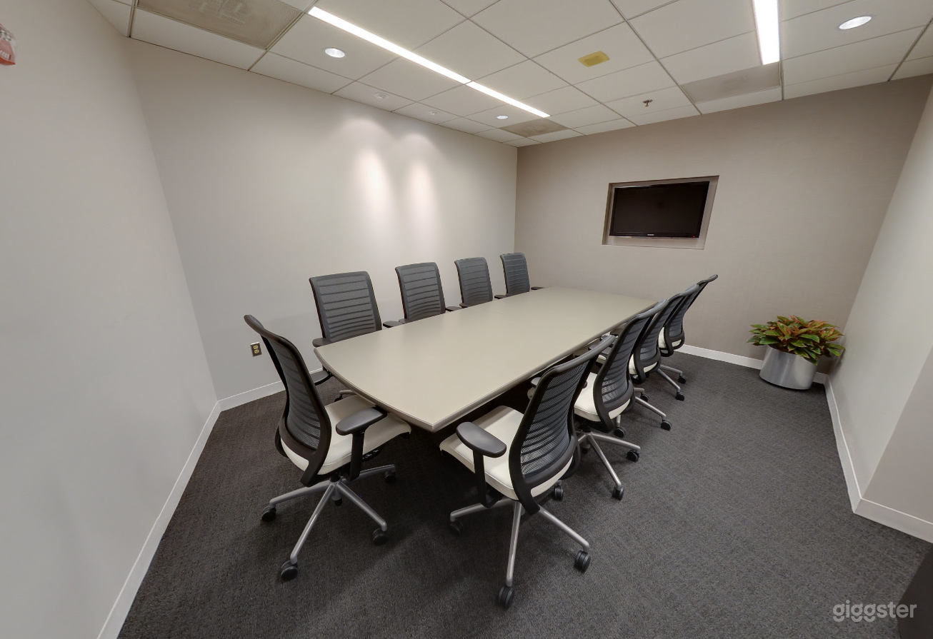 Ultramodern Conference Room for 10 People   Photo 2