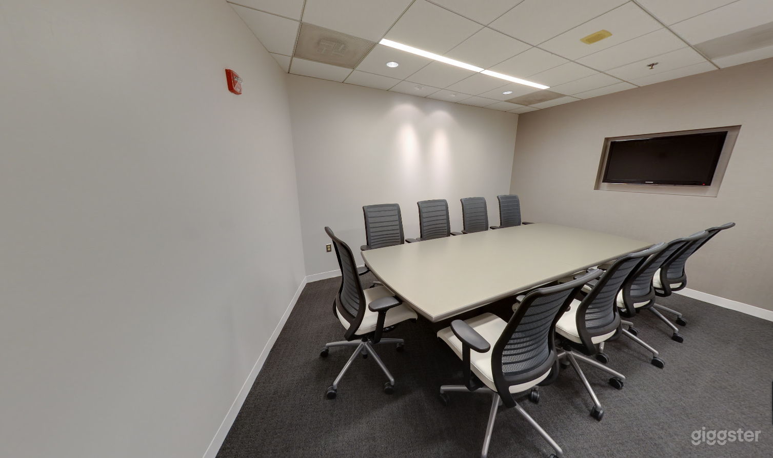 Ultramodern Conference Room for 10 People   Photo 4