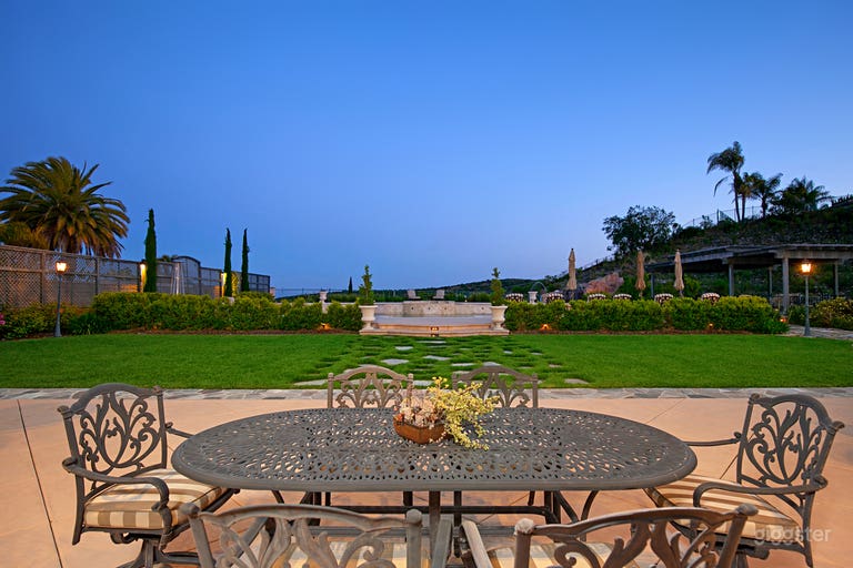  Backyard Dining with  