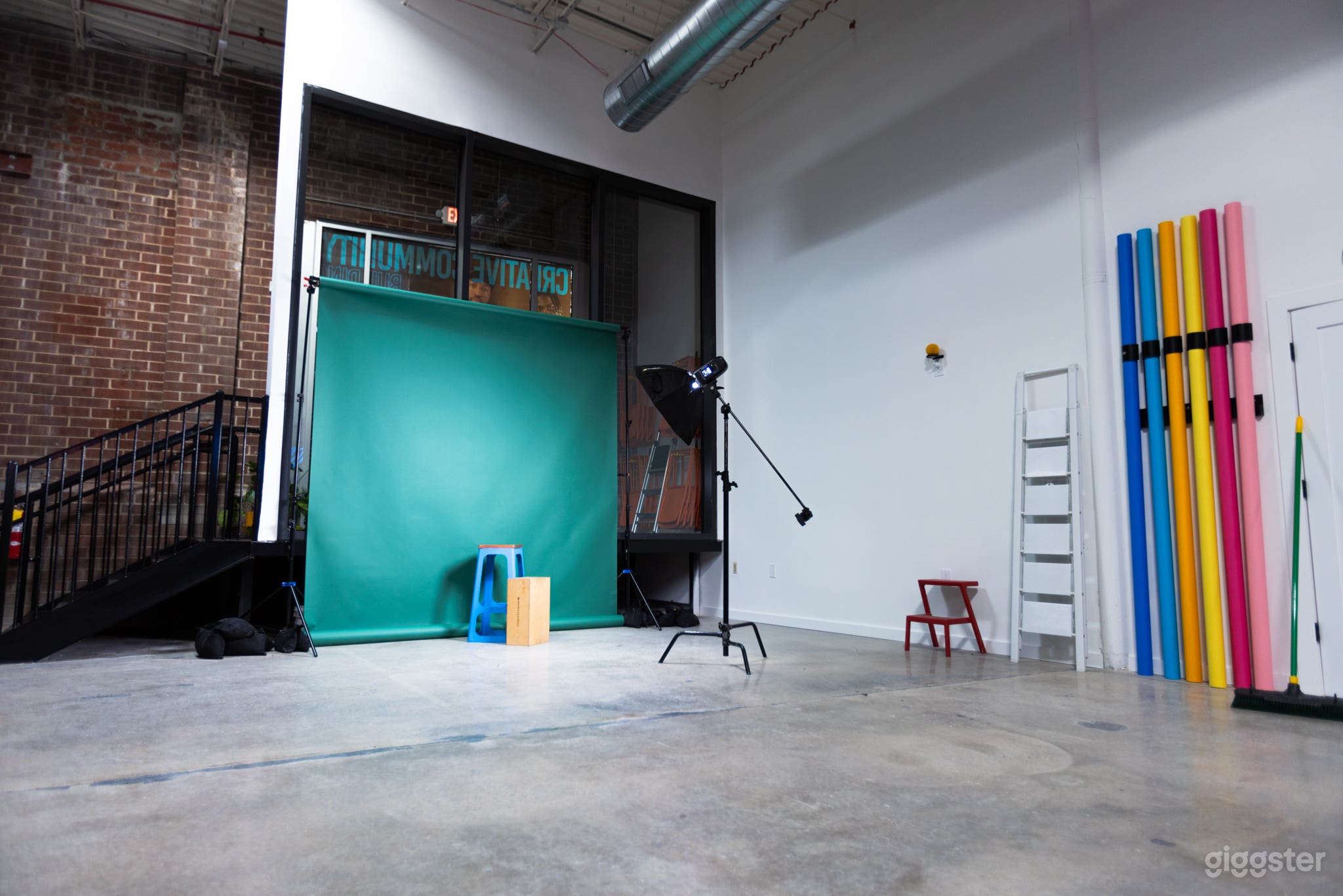 Studio B – Private Creative Studio with Premium Equipment Photo 2