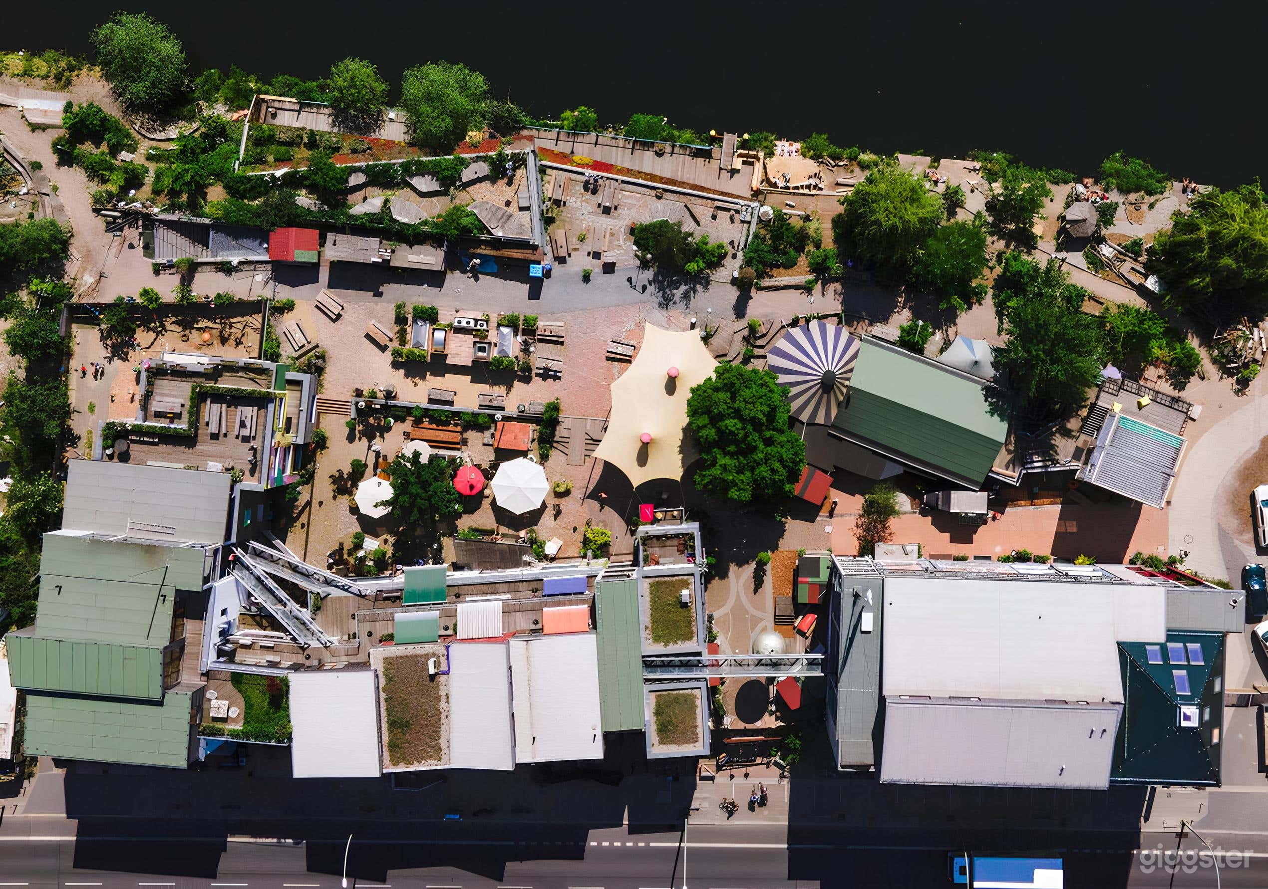 Spreelunke - Small Hut with Rustic Interior Photo 4