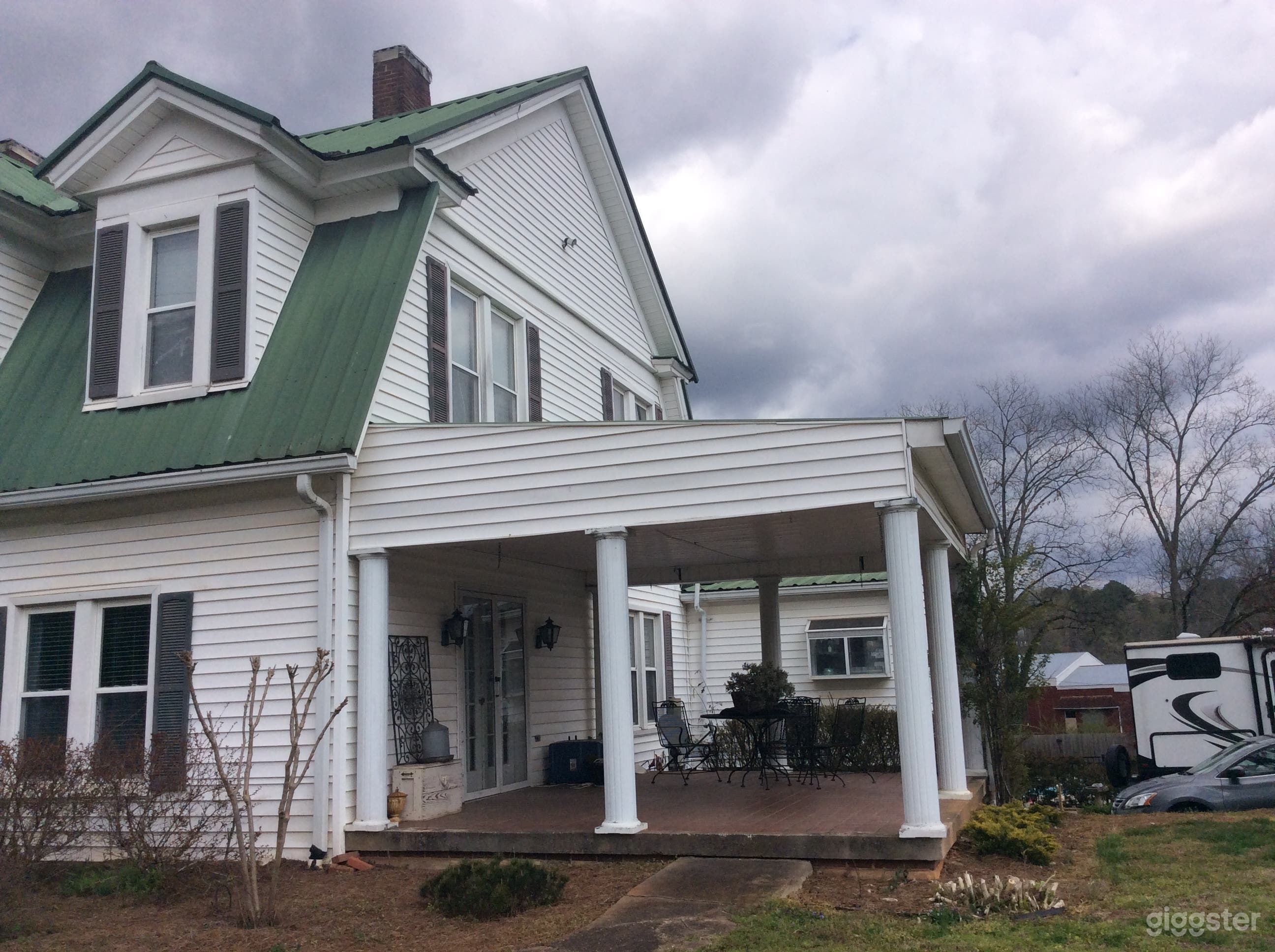 1880 Dutch Colonial previously used for weddings Photo 3