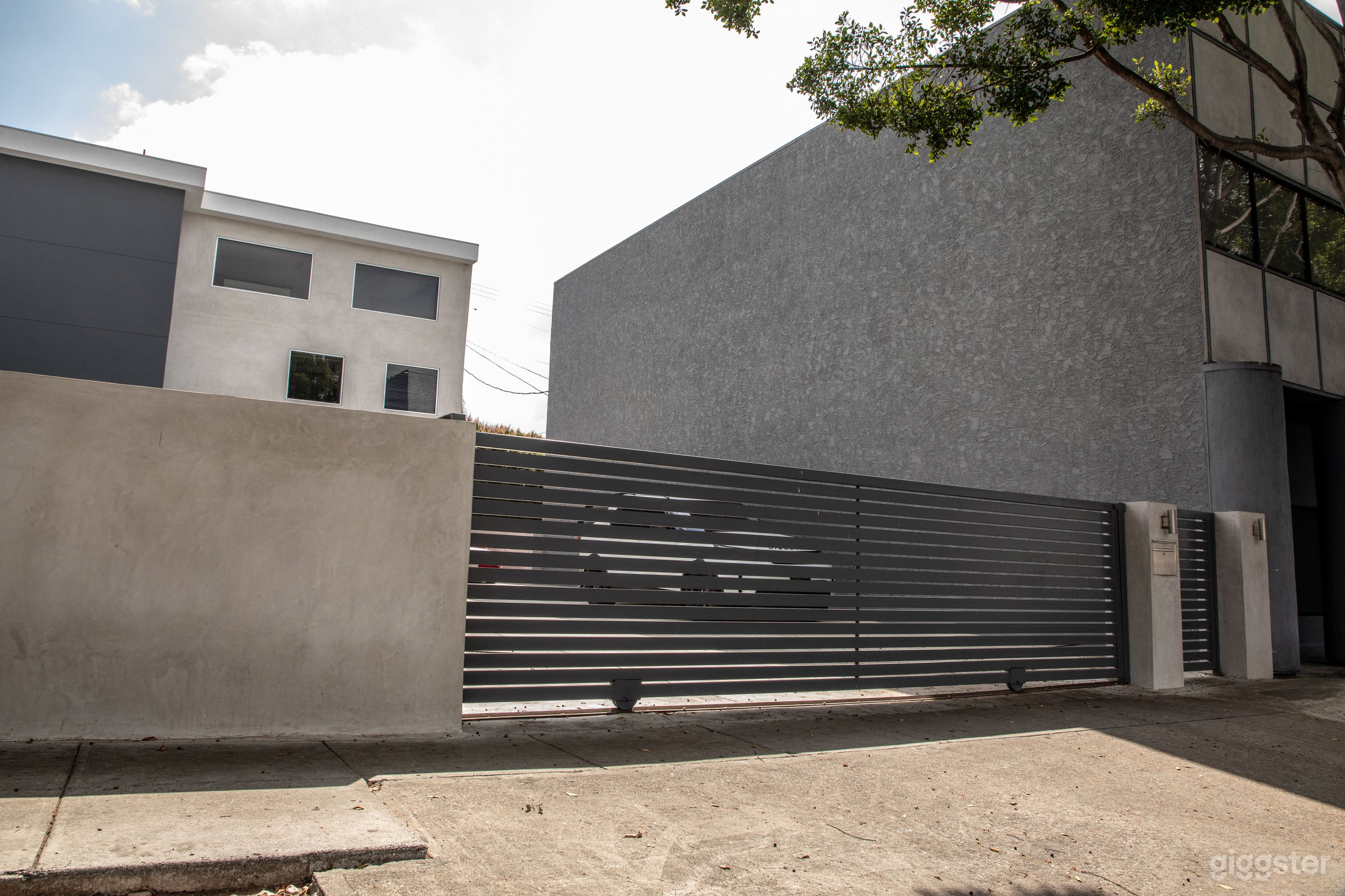 High-Profile Office On Larchmont Photo 2