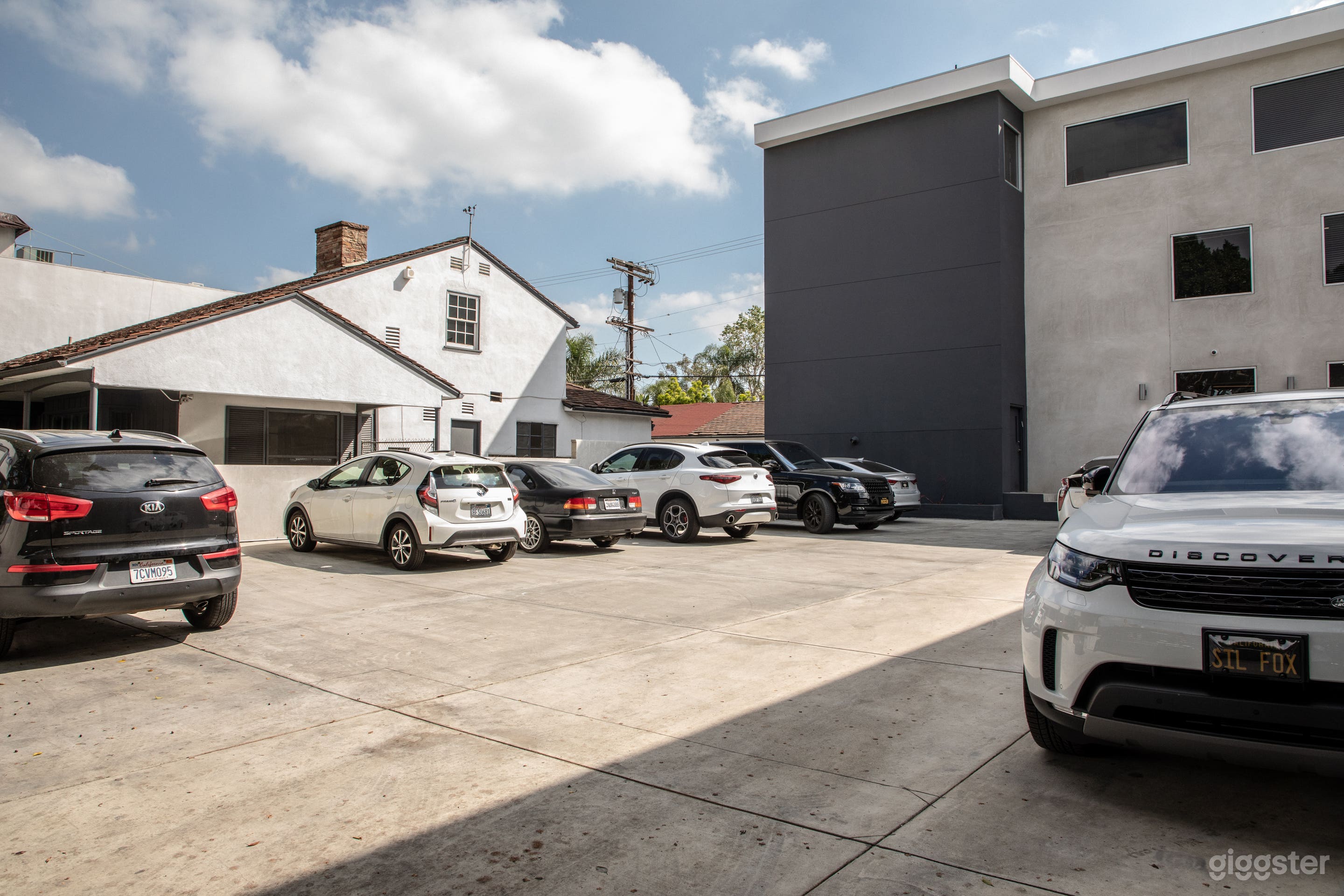 High-Profile Office On Larchmont Photo 3