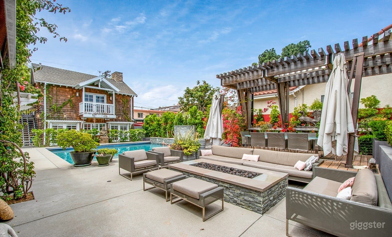 Resort Style Pool w Guest House - West LA Photo 3