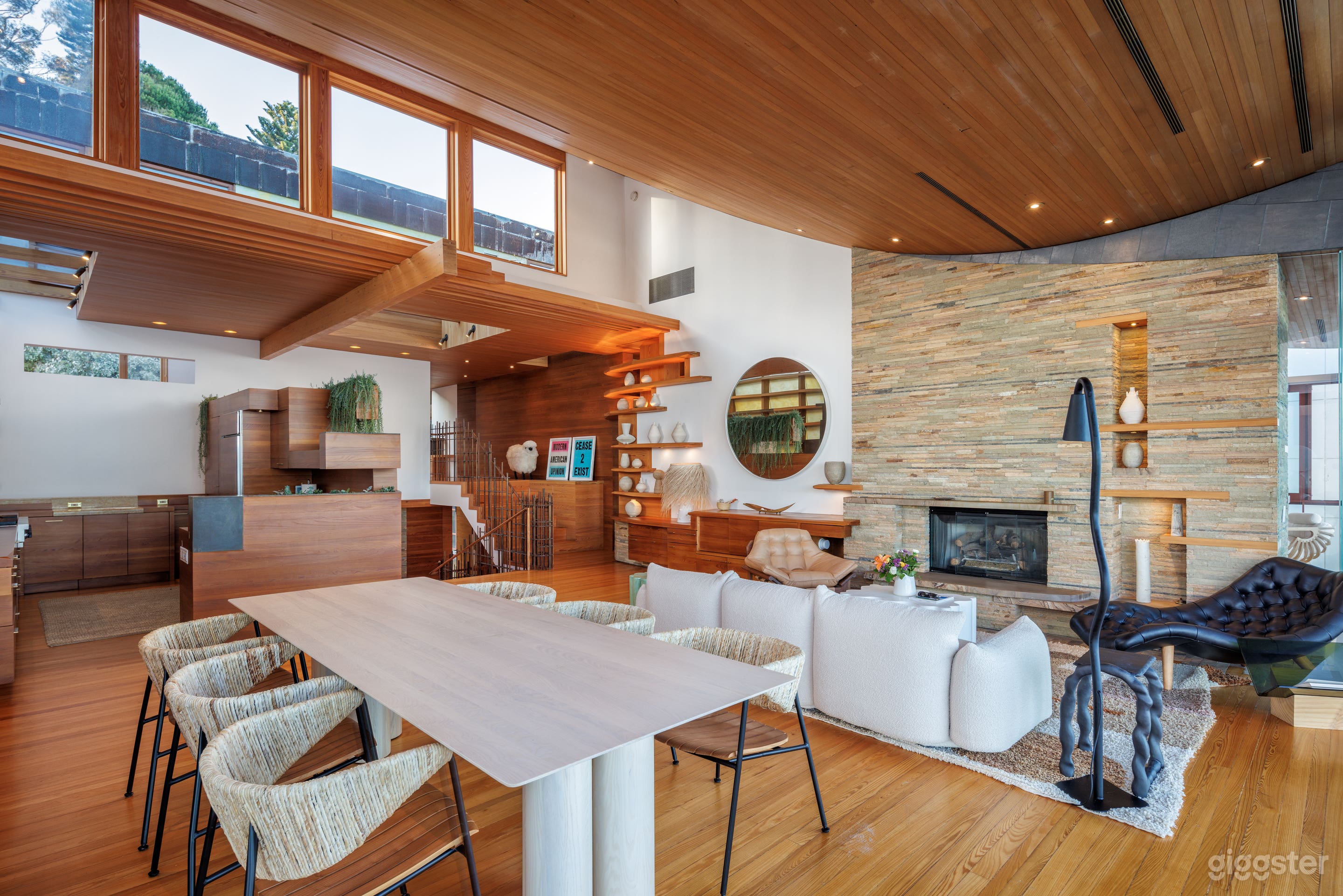 MALIBU COVE MAJESTY: COASTAL CINEMA Photo 3