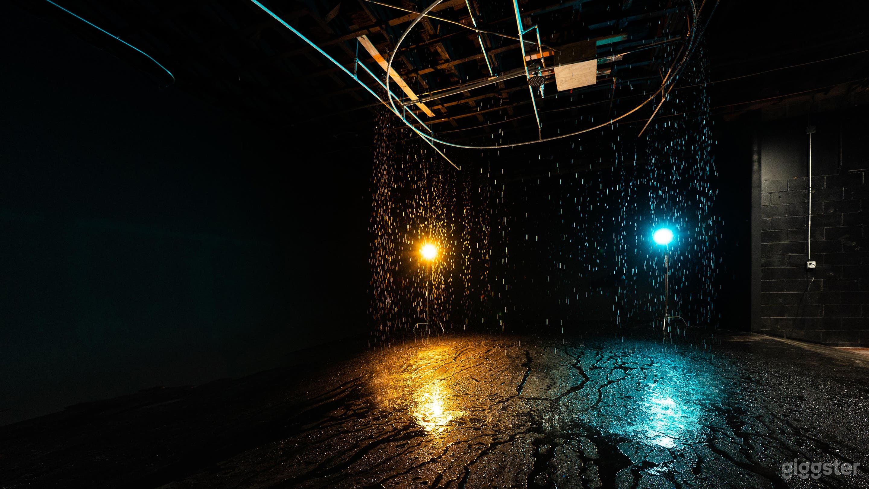 Car Studio with Black Cyc wall &amp; Rain Features Photo 2