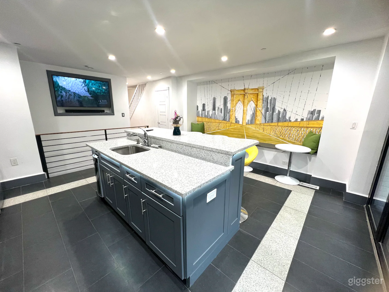 Modern Content Kitchen in Bed-Stuy, Brooklyn Photo 3