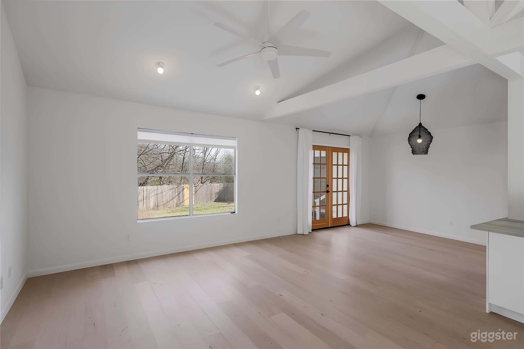 Modern Remodeled House with Spacious Backyard Photo 3