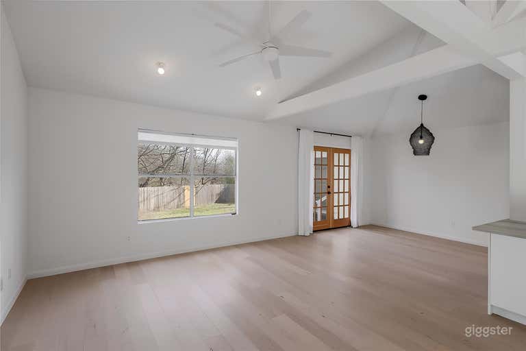  Modern Remodeled House with Spacious Backyard 