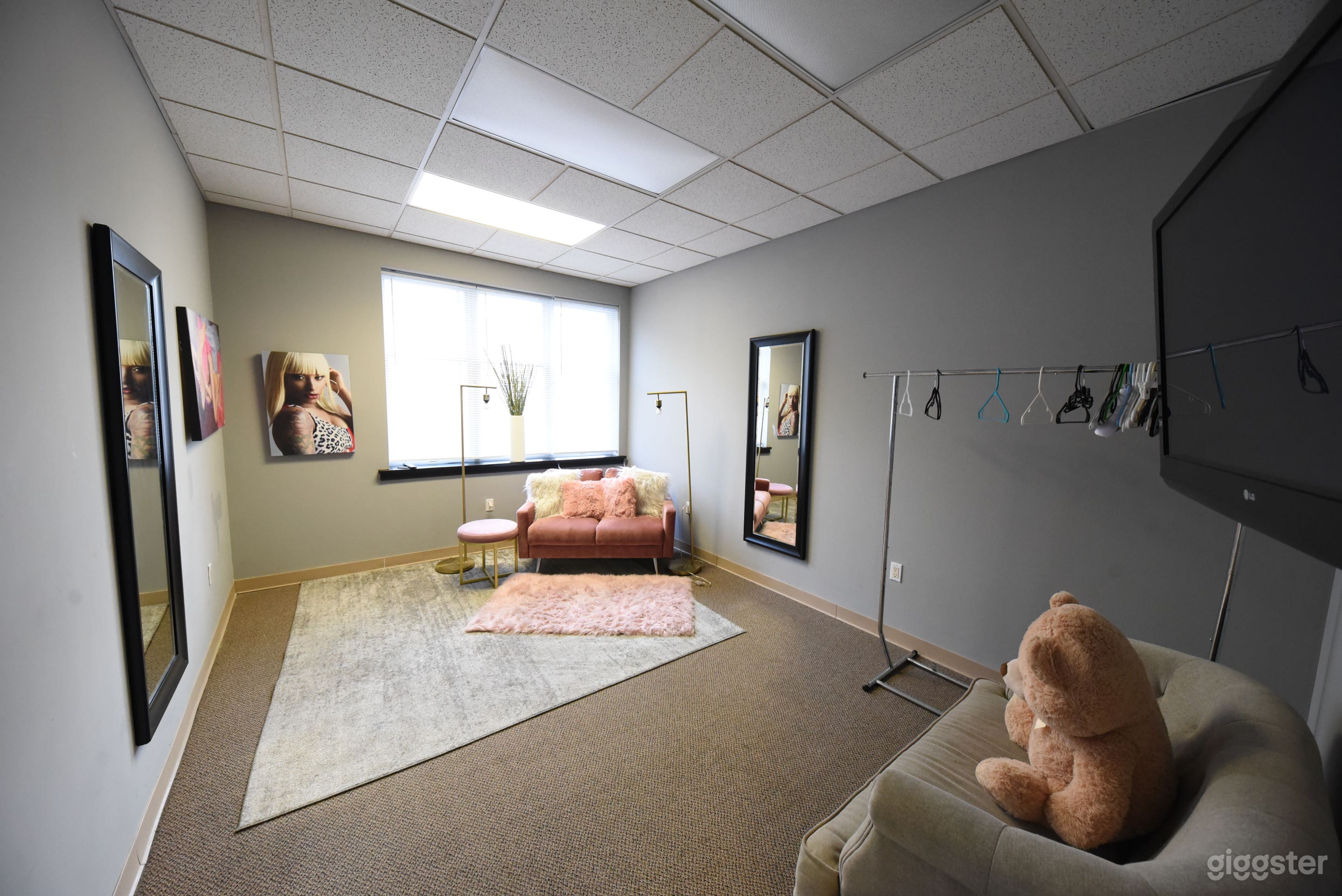 dressing room/ boudoir lounge.