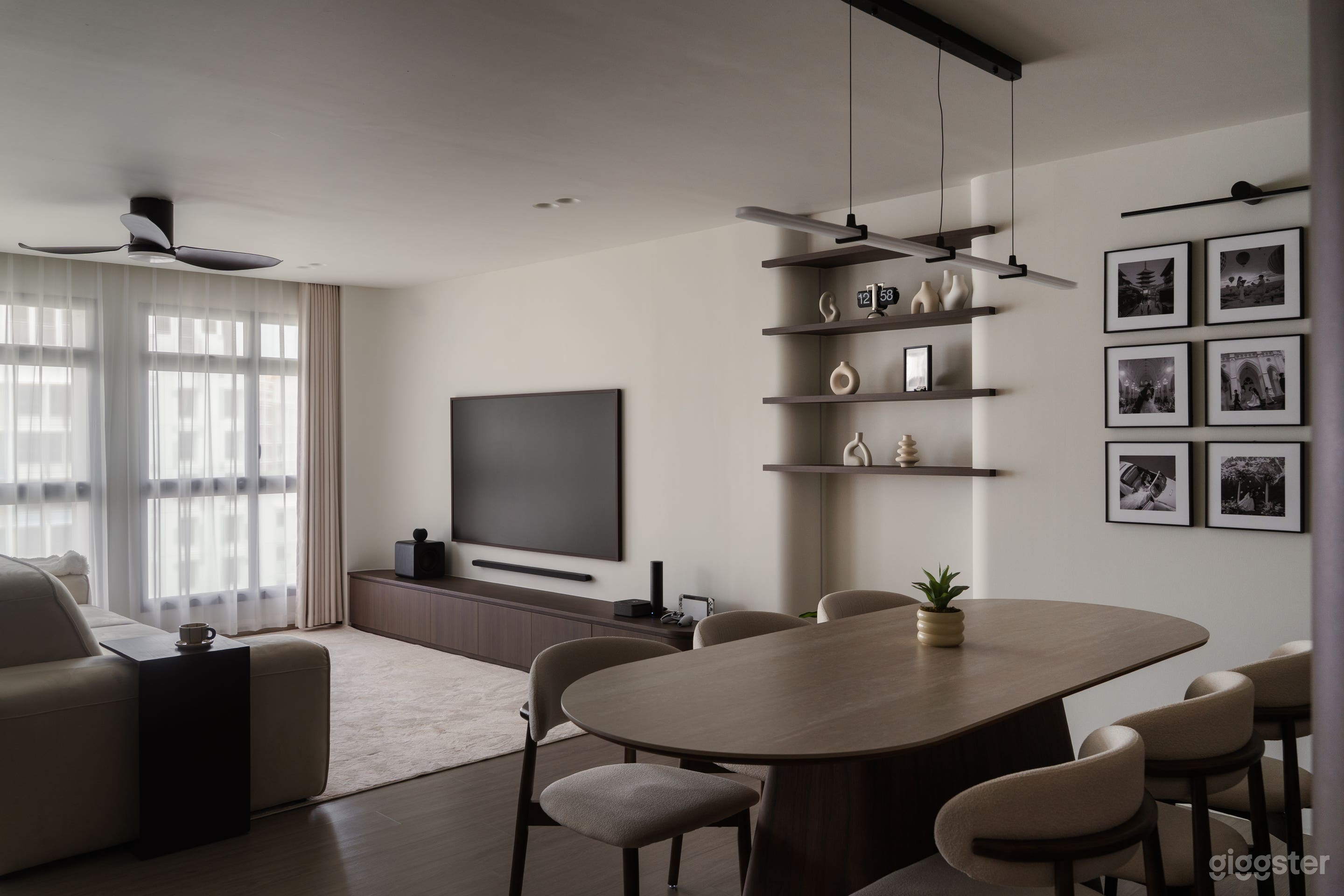 Cozy 5-Room Dark Japandi Home Photo 3