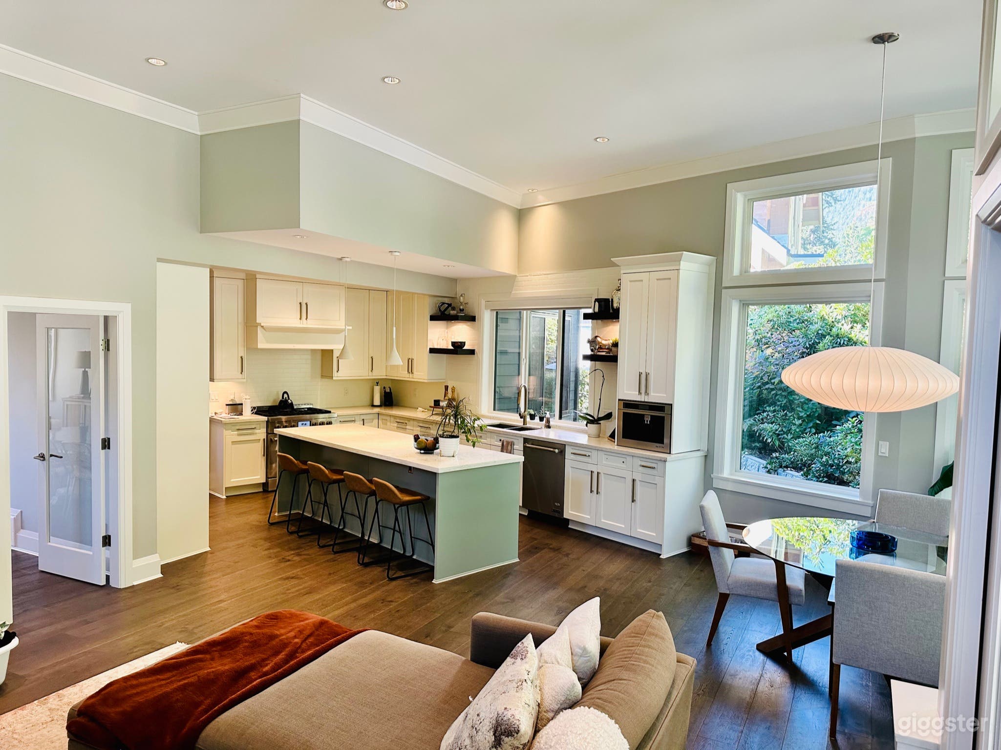 Chateau Grouse - impeccable modern craftsman home Photo 3