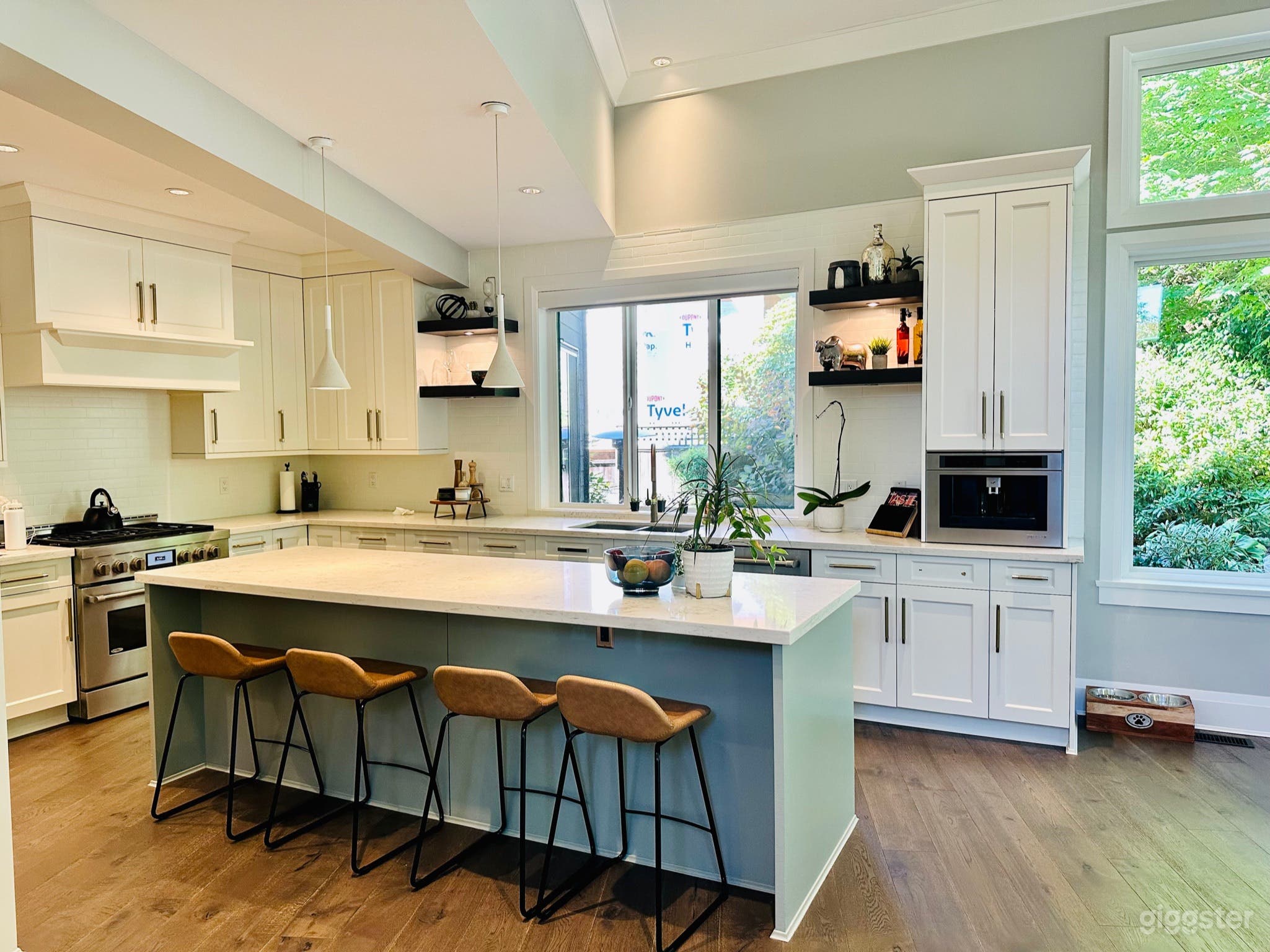 Chateau Grouse - impeccable modern craftsman home Photo 4