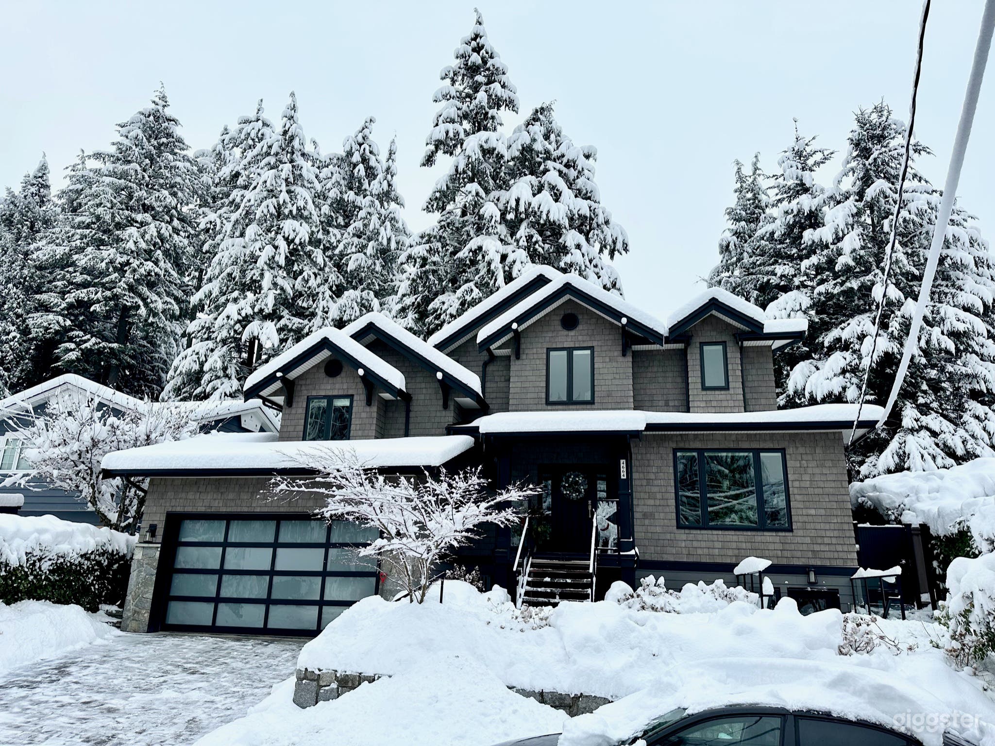 Chateau Grouse - impeccable modern craftsman home Photo 2