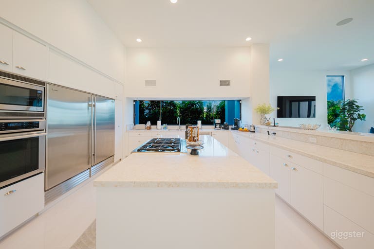  WHITE SANDS MODERN COASTAL VISTA ESTATE 