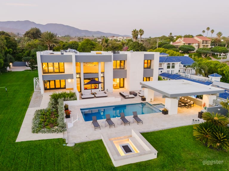  WHITE SANDS MODERN COASTAL VISTA ESTATE 