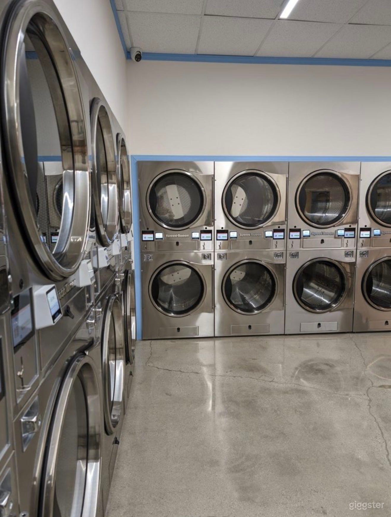 Hollywood Laundromat Photo 1