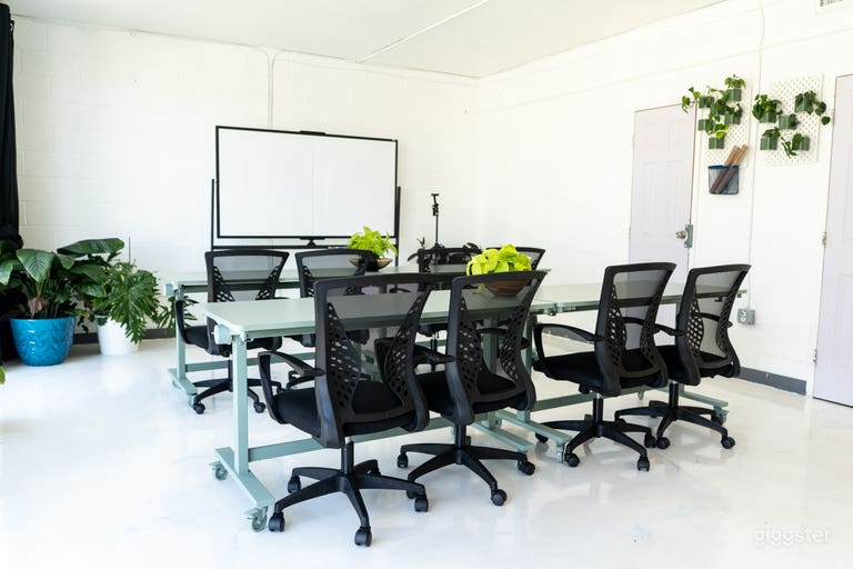  Versatile Plant Studio for Meetings, Classes and Workshop 