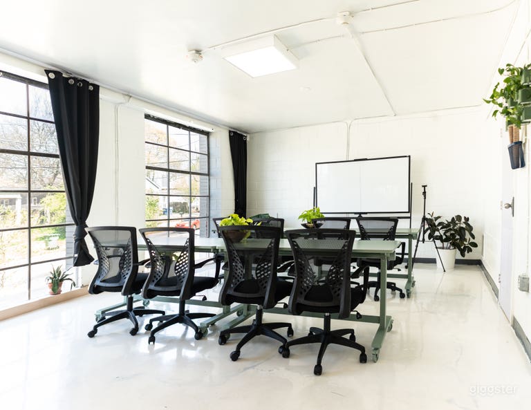  Versatile Plant Studio for Meetings, Classes and Workshop 