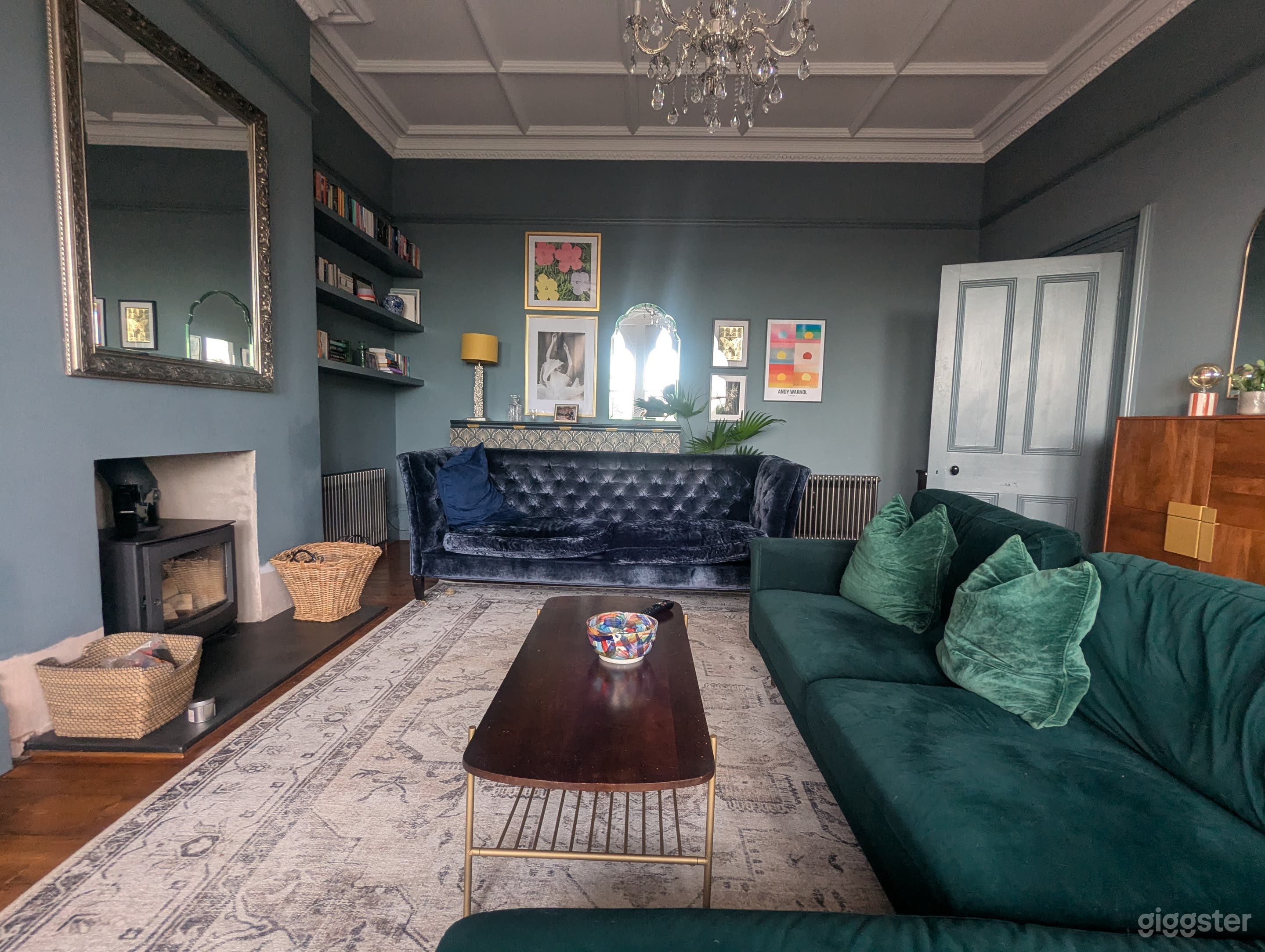 Gothic Victorian House with Large Modernised Rooms Photo 4