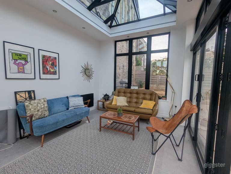  Gothic Victorian House with Large Modernised Rooms 