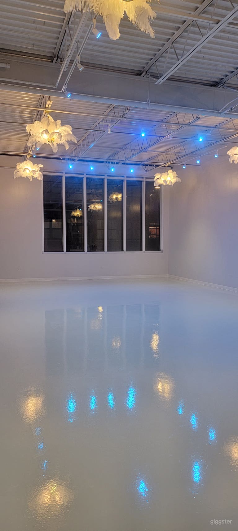  BLANK KANVAS LUXURY BOUTIQUE SPACE 