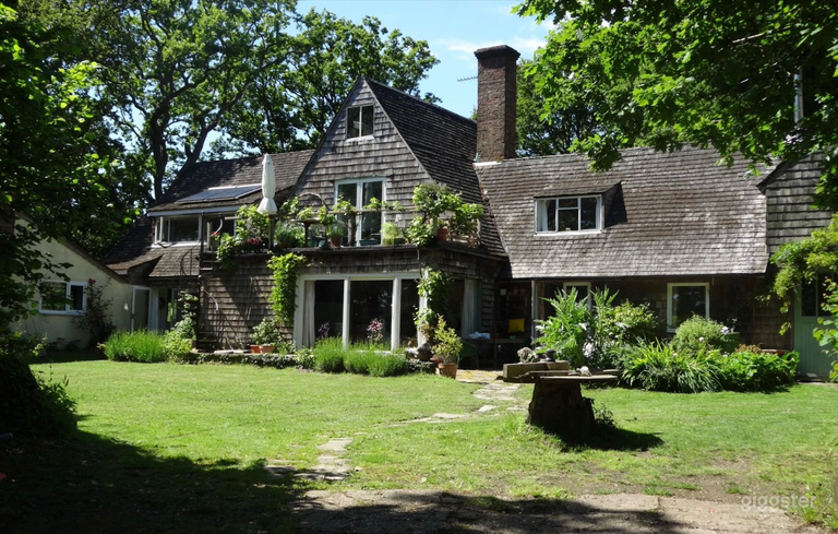  Waterfront Family home 