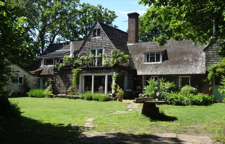  Waterfront Family home 