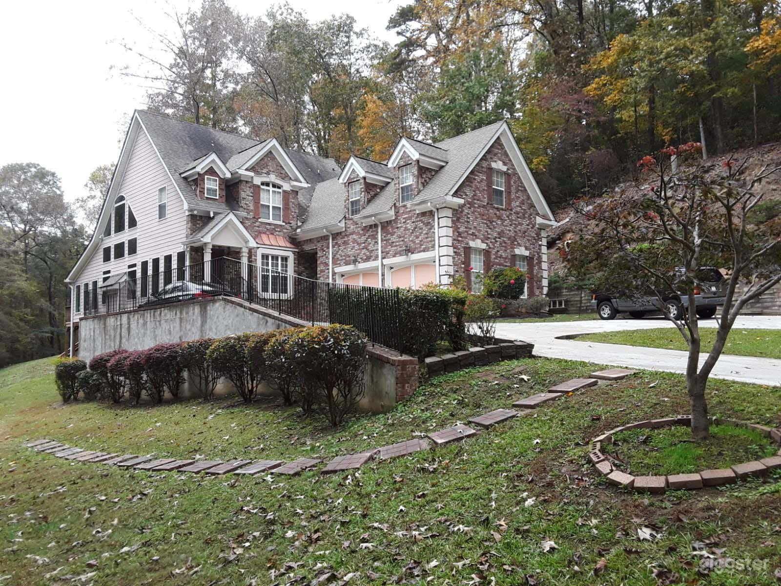 Private Waterfront Property! Photo 1