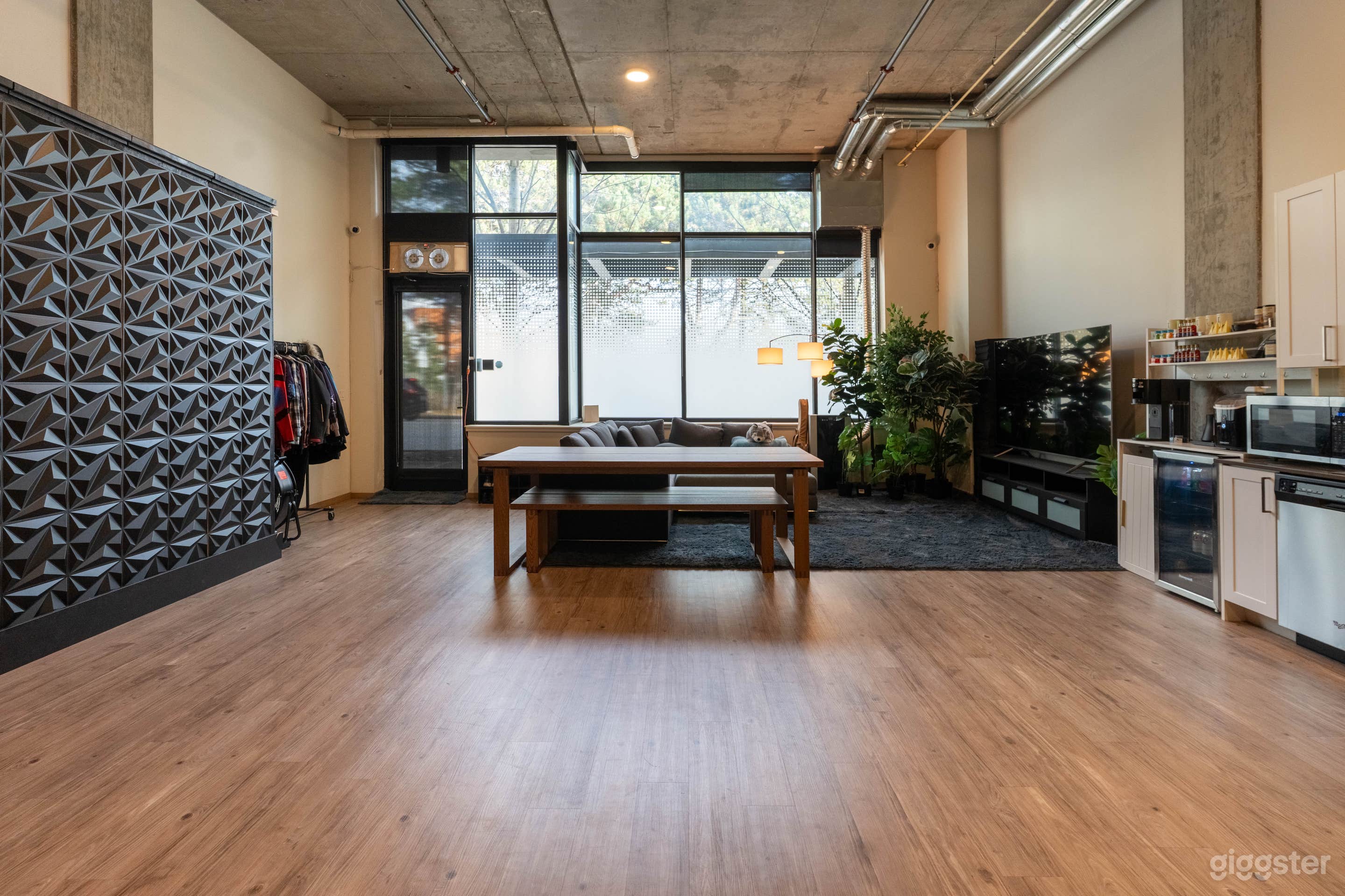 West Seattle Photo Studio with Full Lighting & Backdrop Kit Photo 4