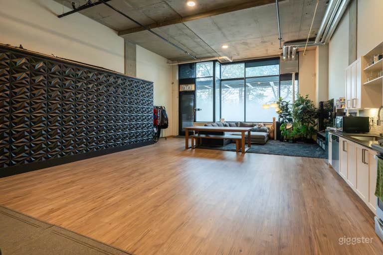  West Seattle Photo Studio with Full Lighting & Backdrop Kit 