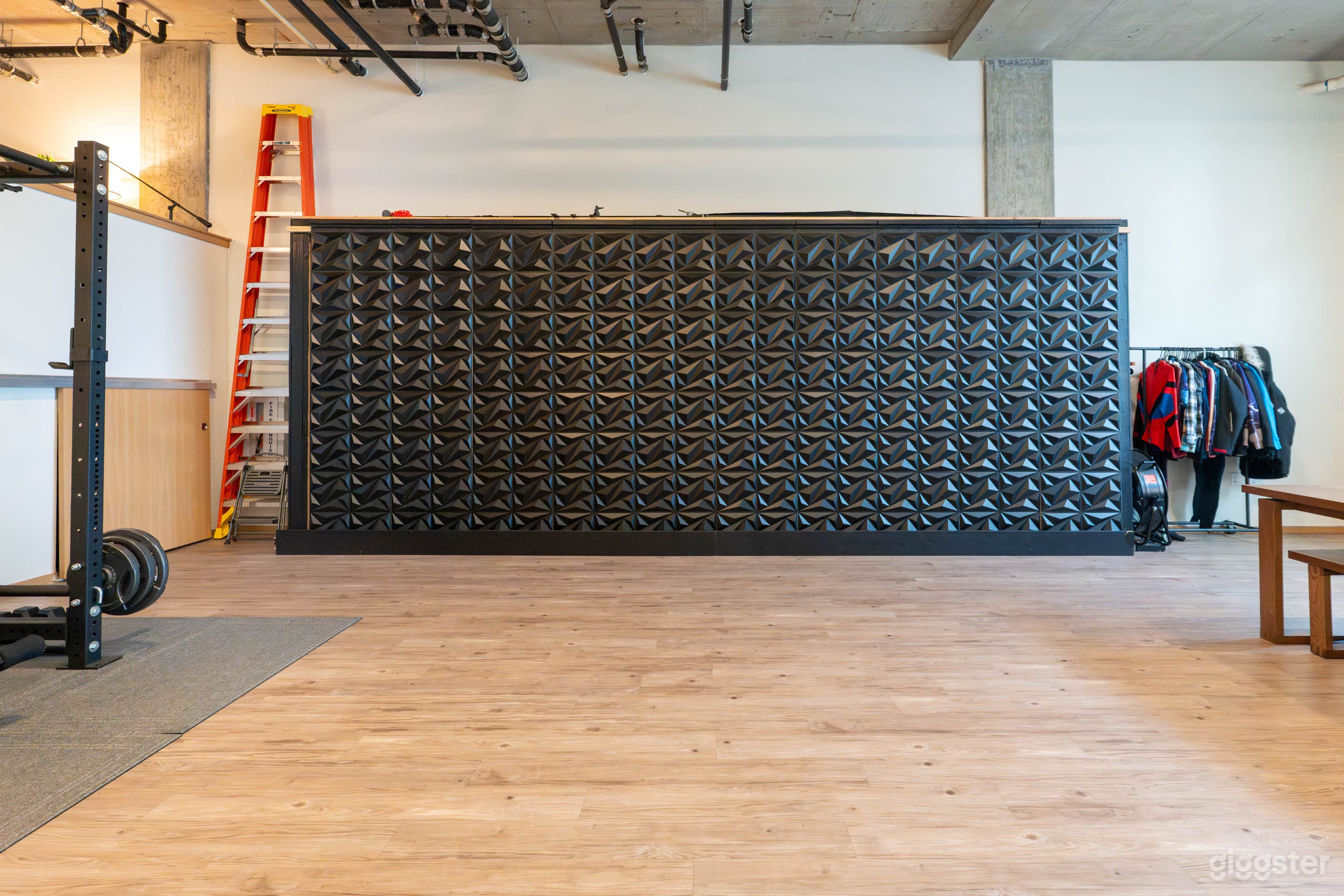 West Seattle Photo Studio with Full Lighting & Backdrop Kit Photo 2