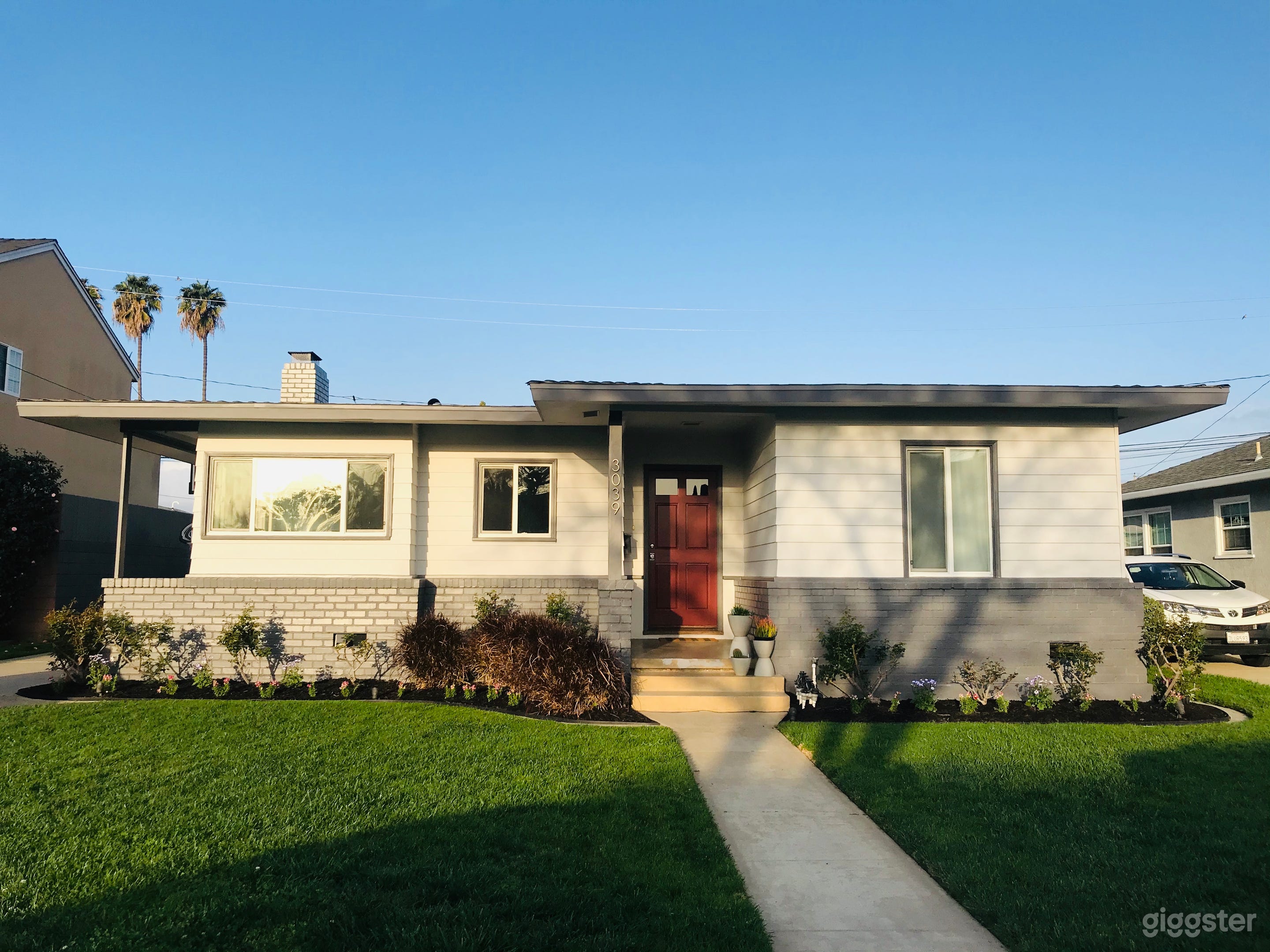 Mid Century Palm Springs in the LBC Photo 1