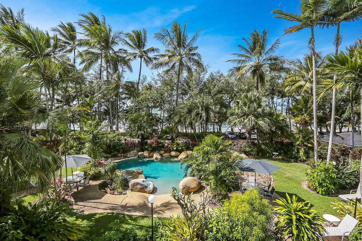 Lagoon Style Walk-In Pool Photo 3