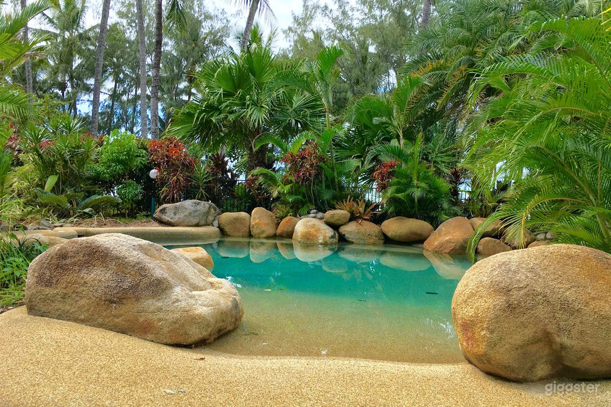 Lagoon Style Walk-In Pool Photo 2