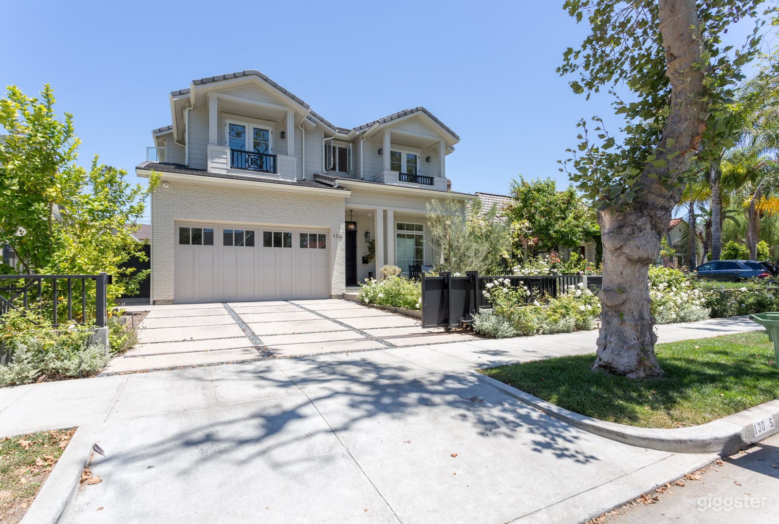 Sunny bright East Coast Cape Modern / Transitional Photo 2