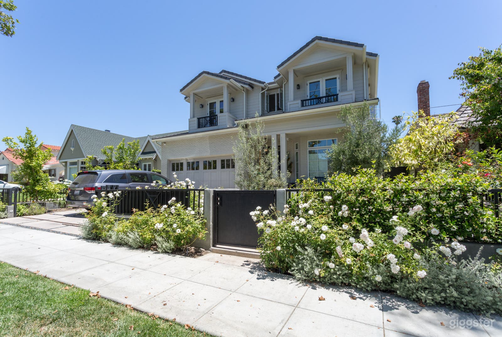 Sunny bright East Coast Cape Modern / Transitional Photo 1