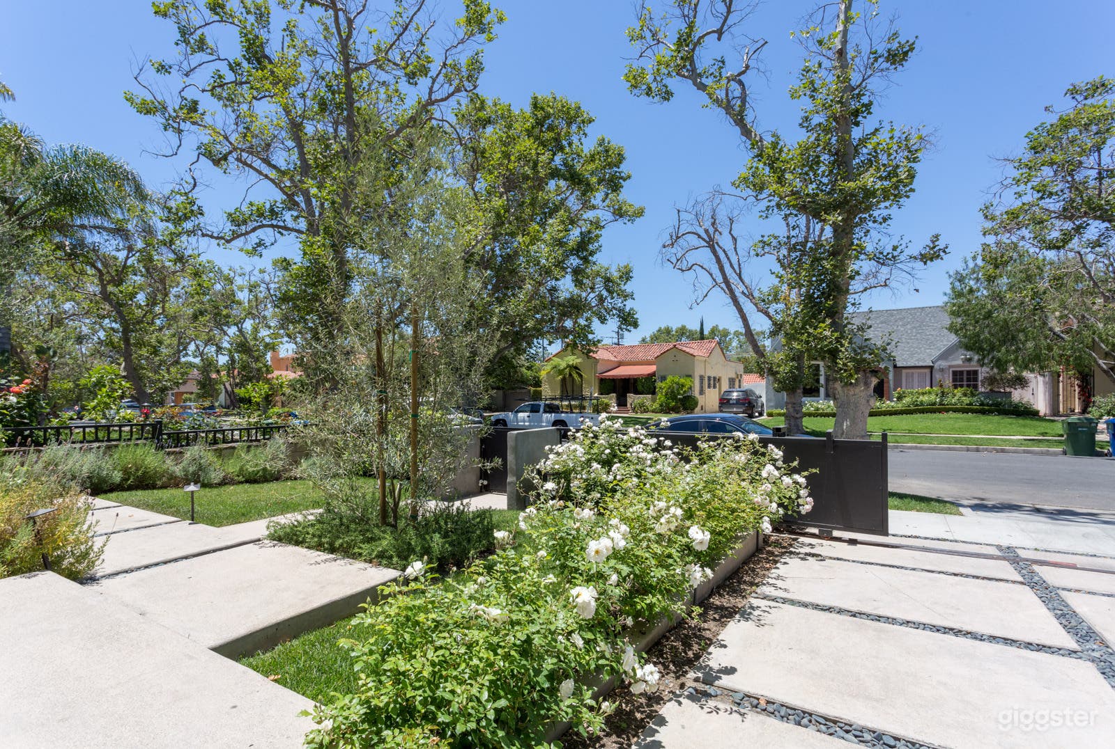 Sunny bright East Coast Cape Modern / Transitional Photo 3