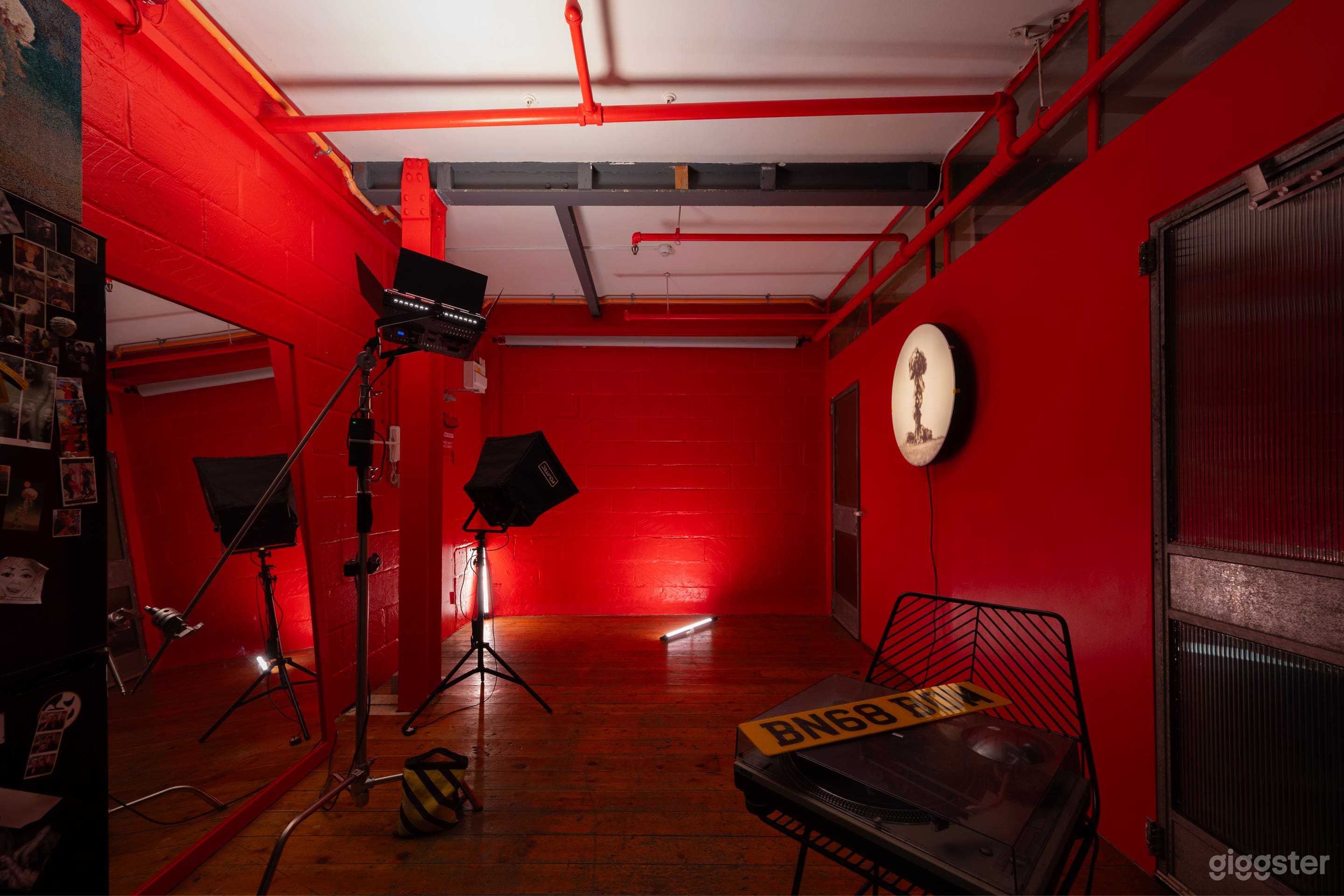 Artist Warehouse Loft Apartment - Photo Studio to Hire Photo 3