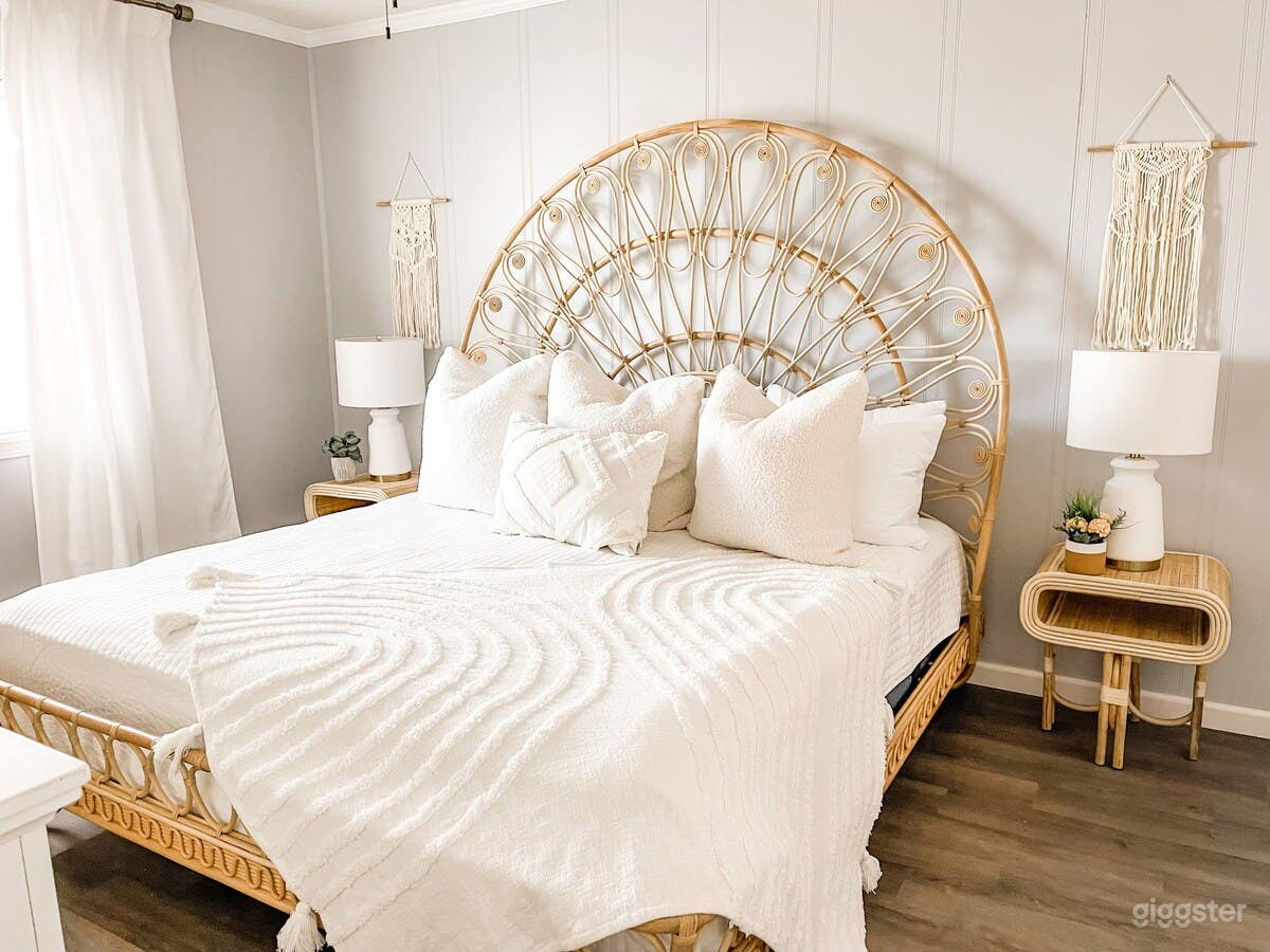 Oceanfront BOHO One of a Kind Fully Renovated Cottage / Beachfront Pool / Spa Bathrooms Photo 2