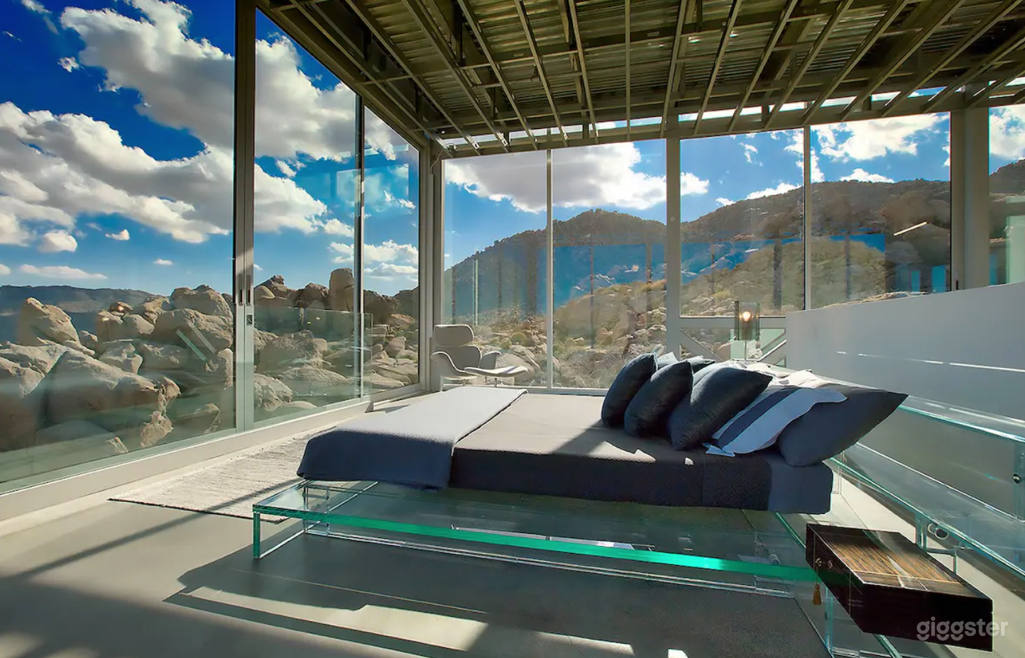 The Invisible House  Photo 4