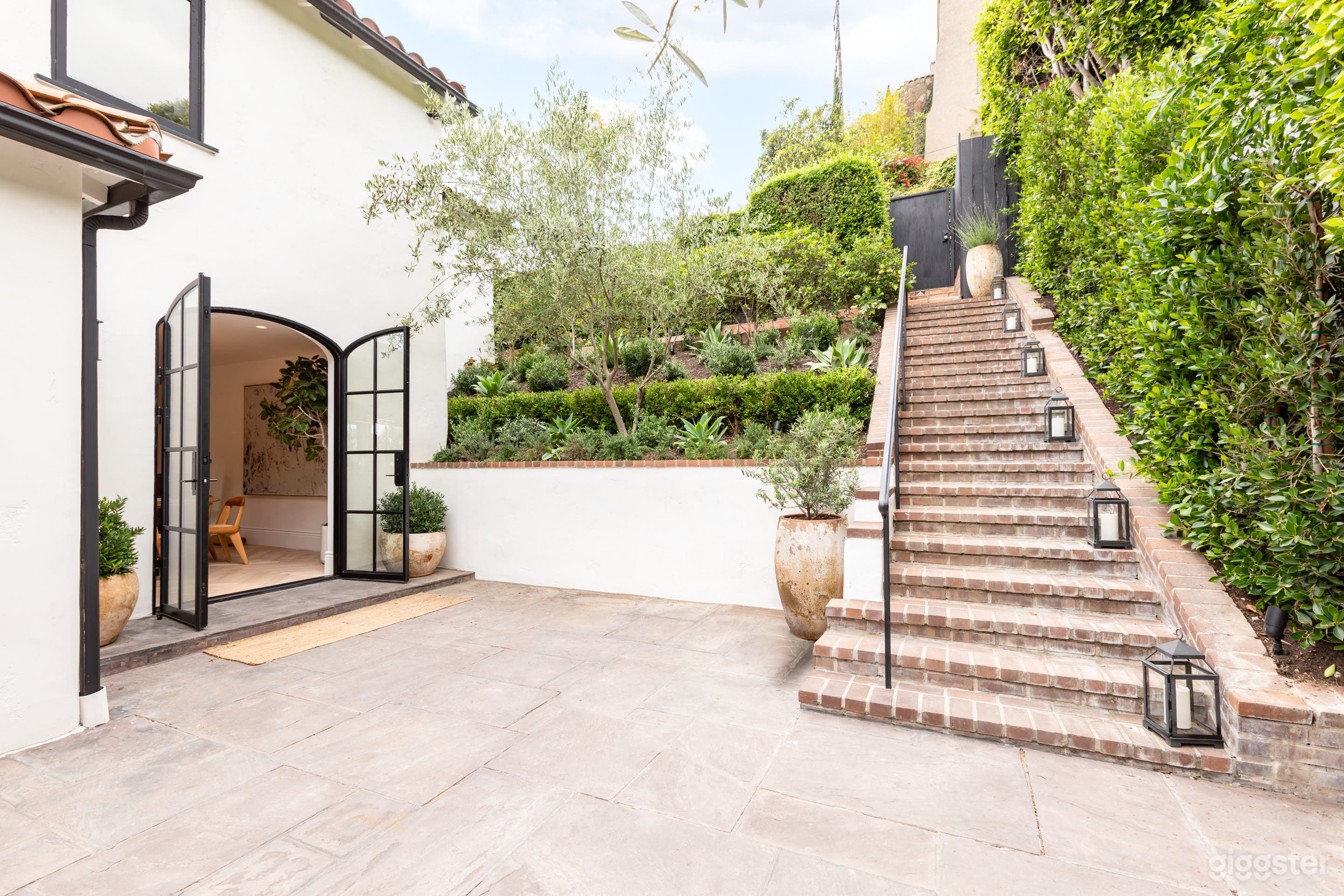 Designer Mediterranean Villa w/ Pool &amp; Views Photo 4